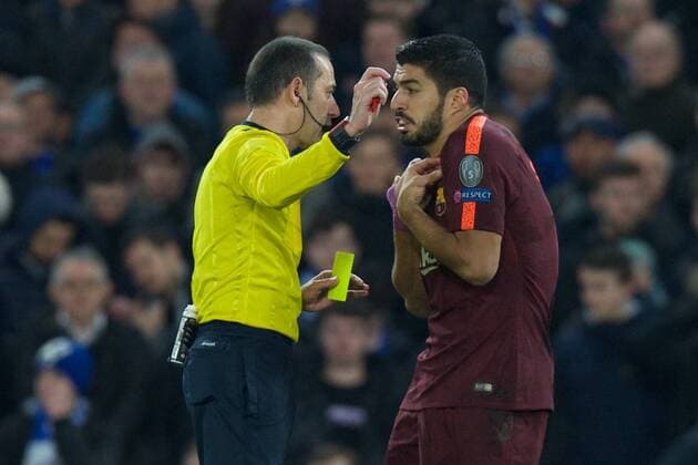 Chelsea v FC Barcelona Barca UEFA Champions League Luis Suarez of Barcelona tries to protest his innocence after is shown the yellow card by Referee Cuneyt Cakir for abusing the fourth official during the UEFA Champions League match at Stamford Bridge, London Content Not Available For UK Newspapers Copyright: xAlanxStanfordx FIL-11389-0057