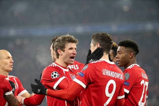 GER UEFA CL Bayern Munich GER vs Besiktas Istanbul TR 20 02 2018 Allianz Arena Munich GER UEFA CL Bayern Munich GER vs Besiktas Istanbul TR pictured Robert Lewandowski Munich is pleased over the gate to the 4 0 nordphotoxBratic nph00250