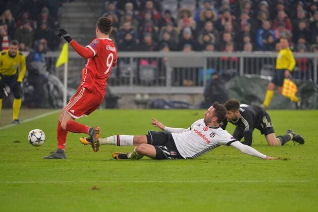 Munich Germany 20 02 2018 UEFA Champions League 2017 18 season round of last sixteen.2 eighth-finals Bayern Munich of Besiktas Istanbul Robert Lewandowski FCB goalkeepers of Fabri Besiktas and Gökhan Gönül Besiktas at the hit to the 5 0 DeFodi527