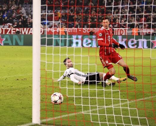 20 02 2018 football UEFA Champions League 2017 2018 final Bayern Munich Besiktas Istanbul in the Allianz Arena Munich scoring 5 0 Robert Lewandowski s late re FC Bayern München Gökhan Gönül Besiktas Istanbul