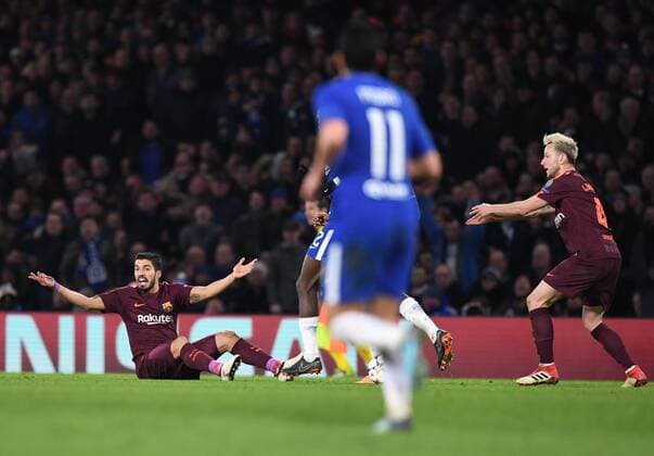 Chelsea v FC Barcelona Barca UEFA Champions League Luis Su?rez of FC Barcelona appeals to the referee during the UEFA Champions League match at Stamford Bridge, London Content Not Available For UK Newspapers Copyright: xSimonxDaelx FIL-11388-0050