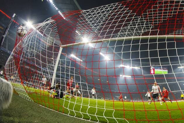 GER UEFA CL Bayern Munich GER vs Besiktas Istanbul TUR 20 02 2018 Allianz Arena Munich GER UEFA CL Bayern Munich GER vs Besiktas Istanbul TUR last finals at the screen door to the 3 0 through Thomas Mueller FCB 25 with Fabri Besiktas 1 included with the rear door remote camera nordphotox xStraubmeier nph00004