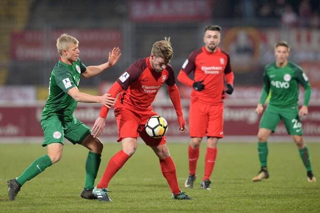 Duel between Maik Vetter Kickers Offenbach L and Sebastian schmeer KSV Hessen Kassel KSV Hessen Kassel vs Kickers Offenbach football Regionalliga Südwest 20 02 2018 Kassel Copyright: xSippel xEibner-Pressefotox EP_rsl