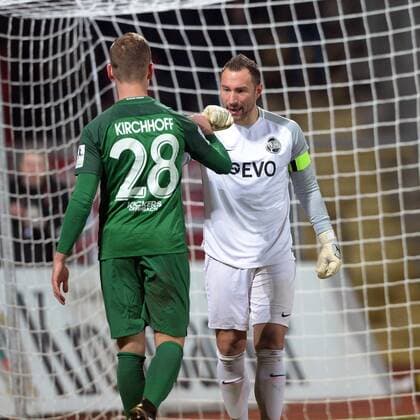 Jubilation at Daniel Endres goalkeeper Kickers Offenbach Kickers Offenbach R and Benjamin Kirchhoff KSV Hessen Kassel vs Kickers Offenbach football Regionalliga Südwest 20 02 2018 Kassel Copyright: xSippel xEibner-Pressefotox EP_rsl