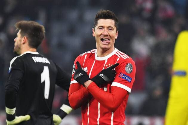 20 02 xjhx 2018 Football Champions League FC Bayern München Besiktas Istanbul emspor v l goal celebration goal celebration loven the goal 5 0 by Robert Lewandowski FCB FC Bayern München team Munich