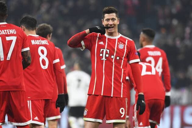 20 02 xjhx 2018 Football Champions League FC Bayern München Besiktas Istanbul emspor v l goal celebration goal celebration loven the goal 5 0 by Robert Lewandowski FCB FC Bayern München team Munich