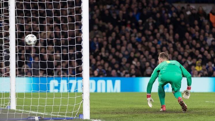 Football - 2017 2018 UEFA Champions League - Round of Sixteen, First Leg: Chelsea vs. Barcelona Marc-Andre ter Stegen (Barcelona) can only watch as the Chelsea attempt rebounds off the post at Stamford Bridge. COLORSPORT DANIEL BEARHAM  csp_che_bar_200218_