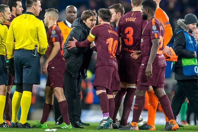 Antonio Conte manager of Chelsea and Lionel Messi of Barcelona shake hands during the UEFA Champions League Round of 16 match between Chelsea and Barcelona at Stamford Bridge, London, England on 20 February 2018. Copyright: xSalvioxCalabresex 19030080