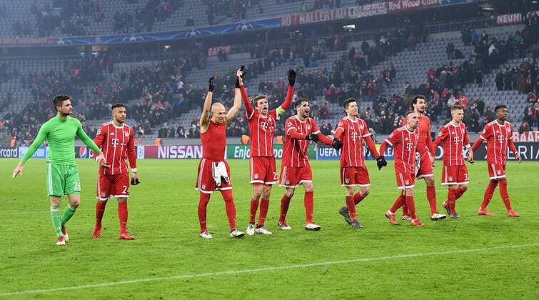 Football CHAMPIONS LEAGUE season 2017 2018 knockout first leg FC Bayern München Besiktas Istanbul 20 02 2018 final cheers Bayern Munich LaOla David Alaba goalkeeper Sven Ulreich Bhagya Tolisso Arjen Robben Thomas Müller Javi Martinez Robert Lewandowski Franck Ribéry Mats Hummels m2 and David Alaba v li Munich