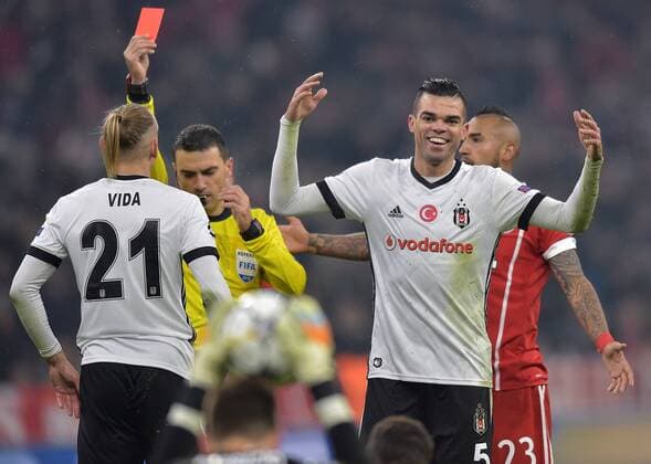Bilder des Tages - SPORT 2018.02.20 Monachium Pilka nozna Liga Mistrzow sezon 2017 2018 Bayern Monachium - Besiktas JK N z Domagoj Vida czerwona kartka, Pepe Foto PressFocus 2018.02.20 Monachium Football UEFA Champions League season 2017 2018 Bayern Monachium - Besiktas JK Domagoj Vida czerwona kartka, Pepe Credit: PressFocus NEWSPIX.PL --- Newspix.pl FRANCE OUT!  20180220_PF_048
