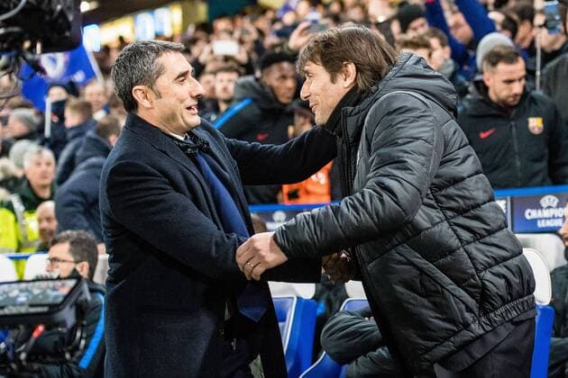 LONDON, ENGLAND - FEBRUARY 20: Chelsea manager Antonio Conte shake hands with FC Barcelona Barca manager Ernesto Valverde at the UEFA Champions League Round of 16 First Leg match between Chelsea FC and FC Barcelona at Stamford Bridge on February 20, 2018 in London, United Kingdom. SPO, SOC, FOC 