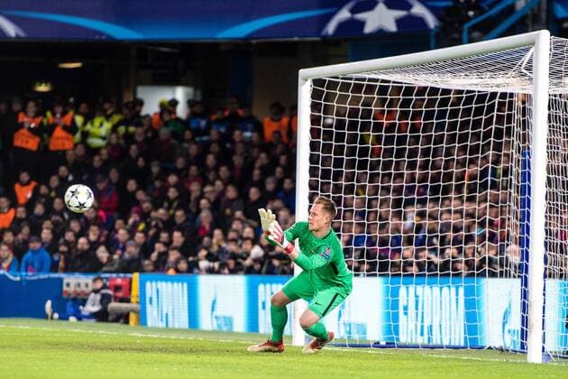 LONDON, ENGLAND - FEBRUARY 20: Marc-AndrÃ© ter Stegen (1) of FC Barcelona Barca dices to make a save from a shot during the UEFA Champions League Round of 16 First Leg match between Chelsea FC and FC Barcelona at Stamford Bridge on February 20, 2018 in London, United Kingdom. SPO, SOC, FOC 