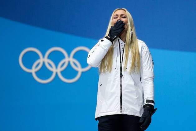 PyeongChang 2018 - Ski Alpin, Abfahrt Damen, Siegerehrung OLYMPICS - 2018 Winter Olympics PYEONGCHANG,SOUTH KOREA,21.FEB.18 - OLYMPICS,ALPINE SKIING - Olympic Winter games Winterspiele Spiele Summer games PyeongChang 2018, Medals Plaza, downhill, ladies, award ceremony. Image shows Lindsey Vonn (USA). GEPAxpictures xMaticxKlansek