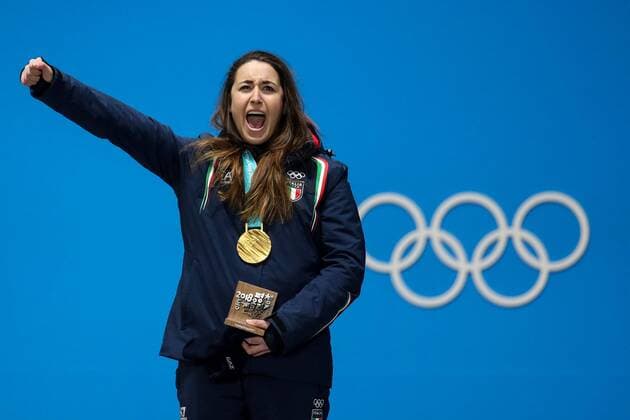 PyeongChang 2018 - Ski Alpin, Abfahrt Damen, Siegerehrung OLYMPICS - 2018 Winter Olympics PYEONGCHANG,SOUTH KOREA,21.FEB.18 - OLYMPICS,ALPINE SKIING - Olympic Winter games Winterspiele Spiele Summer games PyeongChang 2018, Medals Plaza, downhill, ladies, award ceremony. Image shows the rejoicing of Sofia Goggia (ITA). Keywords: medal. GEPAxpictures xMaticxKlansek