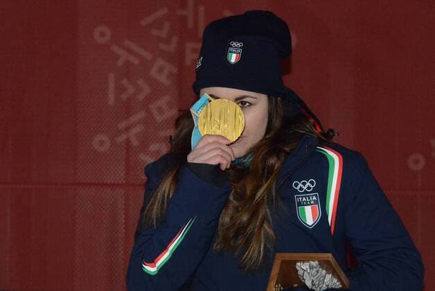February 21, 2018 - Pyeongchang, South Korea - SOFIA GOGGIA of Italy with her gold medal from the Ladies Downhill ski racing event in the PyeongChang Olympic Games Olympische Spiele Olympia OS Pyeongchang 18: Medal Winners - ZUMAl132 20180221_zap_l132_003 Copyright: xChristopherxLevyx