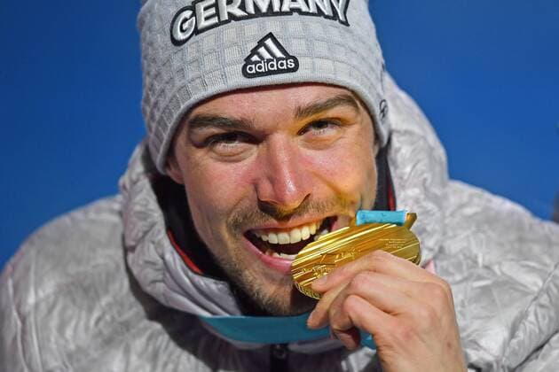 Johannes RYDZEK GER gold medal medal Olympic champion Olympic Champion Nordic Combined Ind Gund LH 10 km cross country award ceremony Nordic combined victory ceremony PyeongChang Olympic medals Plaza 21 02 2018 Winter Olympics 2018 from 09 02 25 02 2018 in PyeongChang of South Korea