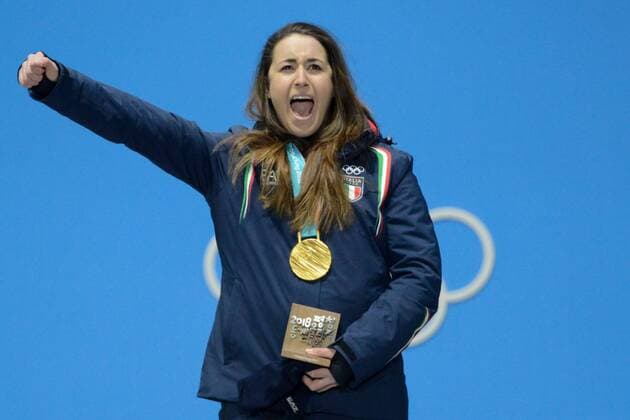 PyeongChang 2018 - Ski Alpin, Abfahrt Damen, Siegerehrung February 21, 2018 - Pyeongchang, South Korea - SOFIA GOGGIA of Italy celebrates getting the gold medal from the Ladies Downhill ski racing event in the PyeongChang Olympic Games Olympische Spiele Olympia OS Pyeongchang 18: Medal Winners - ZUMAl132 20180221_zap_l132_026 Copyright: xChristopherxLevyx