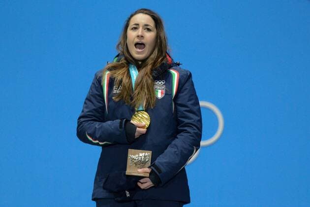 PyeongChang 2018 - Ski Alpin, Abfahrt Damen, Siegerehrung February 21, 2018 - Pyeongchang, South Korea - SOFIA GOGGIA of Italy sings the words to the Italian Anthem during the medals ceremony for the Ladies Downhill ski racing event in the PyeongChang Olympic Games Olympische Spiele Olympia OS Pyeongchang 18: Medal Winners - ZUMAl132 20180221_zap_l132_028 Copyright: xChristopherxLevyx