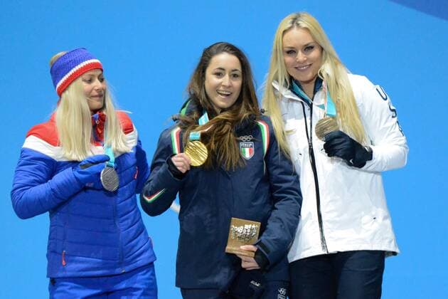 PyeongChang 2018 - Ski Alpin, Abfahrt Damen, Siegerehrung February 21, 2018 - Pyeongchang, South Korea - RAGNHILD MOWINCKEL of Norway (left) , SOFIA GOGGIA of Italy (center) and LINDSEY VONN of the United States with their medals from the Ladies Downhill ski racing event in the PyeongChang Olympic Games Olympische Spiele Olympia OS Pyeongchang 18: Medal Winners - ZUMAl132 20180221_zap_l132_033 Copyright: xChristopherxLevyx