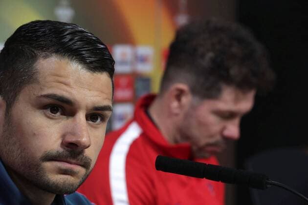 Atletico Madrid s player Victor Machin aka Vitolo (L) attends a press conference PK Pressekonferenz following a training session of the team in Majadahonda on the outskirts of Madrid, Spain, 21 February 2018. Atletico Madrid will face FC Copenhaguen in a UEFA Europa League s round of 32 second leg match on 22 February. Press conference of Atletico Madrid !ACHTUNG: NUR REDAKTIONELLE NUTZUNG!  Copyright: xZipix GRAF6368 20180221-636548187256762635