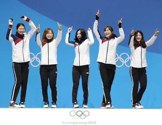 PyeongChang 2018 - Short Track,, 3000m Staffel Damen, Siegerehrung (180221) -- PYEONGCHANG, Feb. 21, 2018 -- Champion team South Korea celebrate during medal ceremony of ladies 3000m relay event of short track Speed skating Eisschnelllauf at 2018 PyeongChang Winter Olympic Games Olympische Spiele Olympia OS at Medal Plaza, PyeongChang, South Korea, Feb. 21, 2018. ) (SP)OLY-SOUTH KOREA-PYEONGCHANG-SHORT TRACK-LADIES 3000M RELAY-MEDAL CEREMONY LixGang 