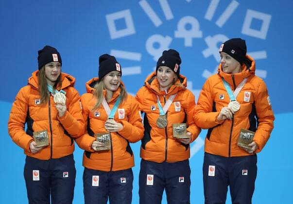 PyeongChang 2018 - Short Track,, 3000m Staffel Damen, Siegerehrung (180221) -- PYEONGCHANG, Feb. 21, 2018 -- Third-placed team of the Netherlands react during medal ceremony of ladies 3000m relay event of short track Speed skating Eisschnelllauf at 2018 PyeongChang Winter Olympic Games Olympische Spiele Olympia OS at Medal Plaza, PyeongChang, South Korea, Feb. 21, 2018. ) (SP)OLY-SOUTH KOREA-PYEONGCHANG-SHORT TRACK-LADIES 3000M RELAY-MEDAL CEREMONY LixGang 