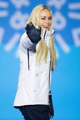 PyeongChang 2018 - Ski Alpin, Abfahrt Damen, Siegerehrung LadiesÕ Downhill bronze medalist Lindsey Vonn of the United States waves to the crowd during the medals ceremony at Pyeongchang Medals Plaza in Pyeongchang, South Korea on February 21, 2018.  OLY20180221130 MATTHEWxHEALEY