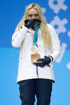 PyeongChang 2018 - Ski Alpin, Abfahrt Damen, Siegerehrung LadiesÕ Downhill bronze medalist Lindsey Vonn of the United States holds back tears during the medals ceremony at Pyeongchang Medals Plaza in Pyeongchang, South Korea on February 21, 2018.  OLY20180221135 MATTHEWxHEALEY