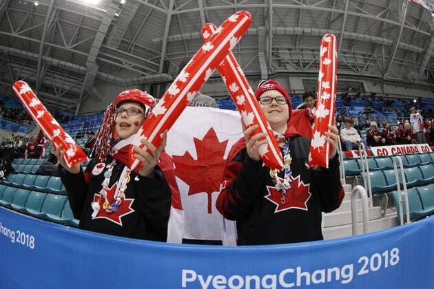 February 21, 2018 - Pyeongchang, KOREA - Canada fans at the men s quarterfinal hockey game between Finland and Canada at the Pyeongchang 2018 Olympic Winter games Winterspiele Spiele Summer games at Gangneung Hockey Centre. Canada beat Finland 1-0. Olympics Pyeongchang 2018: Ice hockey Eishockey Men Team Quarterfinal-CAN-FIN - ZUMAm117 20180221_zaf_m117_238 Copyright: xDavidxG.xMcintyrex