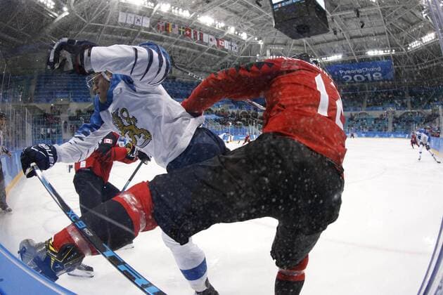February 21, 2018 - Pyeongchang, KOREA - Finland player and Canada forward Rob Klinkhammer (12) crash into the glass in the men s quarterfinal hockey game between Finland and Canada at the Pyeongchang 2018 Olympic Winter games Winterspiele Spiele Summer games at Gangneung Hockey Centre. Canada beat Finland 1-0. Olympics Pyeongchang 2018: Ice hockey Eishockey Men Team Quarterfinal-CAN-FIN - ZUMAm117 20180221_zaf_m117_281 Copyright: xDavidxG.xMcintyrex