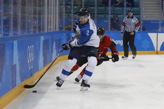 February 21, 2018 - Pyeongchang, KOREA - Finland defenseman Mikko Lehtonen (2) and Canada forward Linden Vey (91) in the men s quarterfinal hockey game between Finland and Canada at the Pyeongchang 2018 Olympic Winter games Winterspiele Spiele Summer games at Gangneung Hockey Centre. Canada beat Finland 1-0. Olympics Pyeongchang 2018: Ice hockey Eishockey Men Team Quarterfinal-CAN-FIN - ZUMAm117 20180221_zaf_m117_282 Copyright: xDavidxG.xMcintyrex