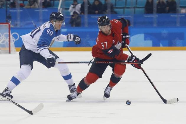 February 21, 2018 - Pyeongchang, KOREA - Canada defenseman Mat Robinson (37) and Finland forward Jarno Koskiranta (40) in the men s quarterfinal hockey game between Finland and Canada at the Pyeongchang 2018 Olympic Winter games Winterspiele Spiele Summer games at Gangneung Hockey Centre. Canada beat Finland 1-0. Olympics Pyeongchang 2018: Ice hockey Eishockey Men Team Quarterfinal-CAN-FIN - ZUMAm117 20180221_zaf_m117_284 Copyright: xDavidxG.xMcintyrex