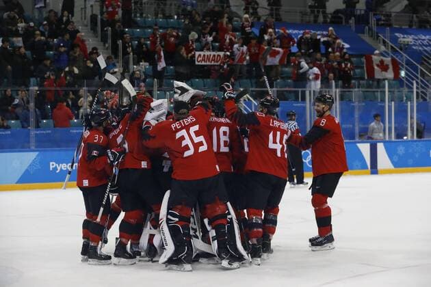 February 21, 2018 - Pyeongchang, KOREA - Canada celebrates their victory at the men s quarterfinal hockey game between Finland and Canada at the Pyeongchang 2018 Olympic Winter games Winterspiele Spiele Summer games at Gangneung Hockey Centre. Canada beat Finland 1-0. Olympics Pyeongchang 2018: Ice hockey Eishockey Men Team Quarterfinal-CAN-FIN - ZUMAm117 20180221_zaf_m117_301 Copyright: xDavidxG.xMcintyrex