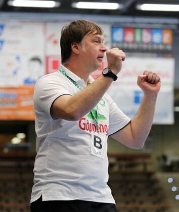 BAU 21 02 2018 Göppingen Handball Women Frisch On Göppingen vs. SG BBM Bietigheim Coach Aleksandar Knezevic Göppingen cheers and clenched his fists