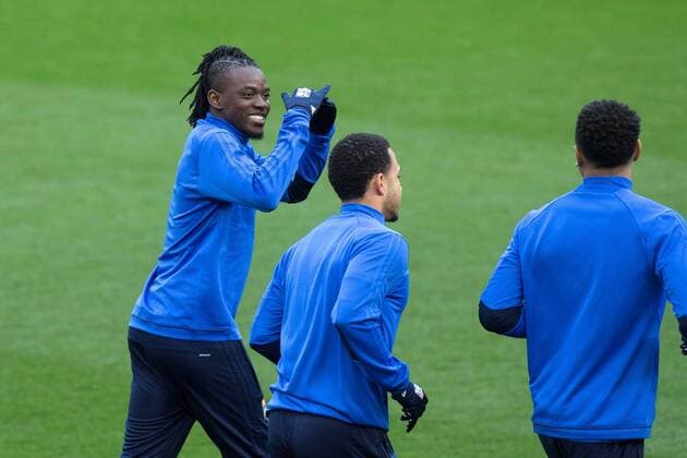 Olympique Lyon s Burkinabe striker Bertrand Traore (L) participates in a training session of the team before tomorrow s Europa League round of 32 match against Villarreal at La Ceramica stadium in Villarreal, Valencian Community, Spain, 21 February 2018. Olympique Lyon s training session !ACHTUNG: NUR REDAKTIONELLE NUTZUNG!  Copyright: xDomenechxCastellox VIL002 20180221-636548422424888255