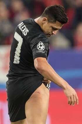 Sevilla 21 02 2018 UEFA Champions League 2017 18 Season leg of 16 First leg Sevilla Manchester United FC Alexis Sanchez MAN is watching DeFodi507