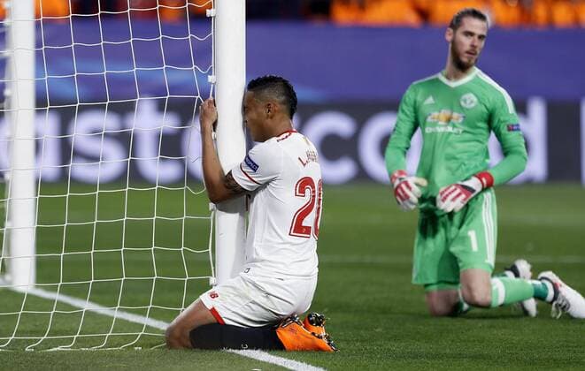 Sevilla s Colombian striker Luis Muriel reacts after missing a goal opportunity against Manchester United ManU s goalkeeper David de Gea during the UEFA Champions League round of 16 match between Sevilla and Manchester United at the Sanchez Pizjuan stadium in Seville, Spain, 21 February 2018. Sevilla vs. Manchester United !ACHTUNG: NUR REDAKTIONELLE NUTZUNG!  Copyright: xJosexManuelxVidalx SEV003 20180221-636548472933013161
