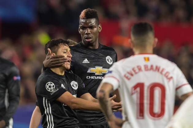 Spain Sevilla 21 02 2018 UEFA Champions League 2017 18 Season Round of 16 First leg Sevilla Manchester United FC Alexis Sanchez MAN Paul Pogba MAN discussion DeFodi507