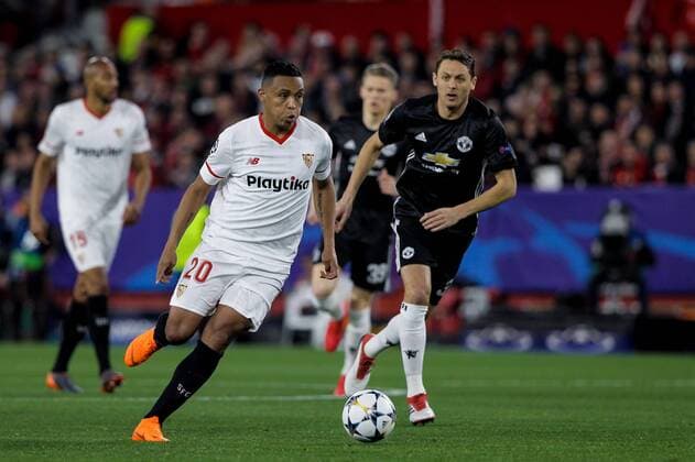 21st February 2018, Ramon Sanchez Pizjuan, Seville, Spain; UEFA Champions League football, round of 16, 1st leg, Sevilla versus Manchester United ManU Sevilla forward Luis Muriel breaks free and makes a chance for himself  ActionPlus11991048