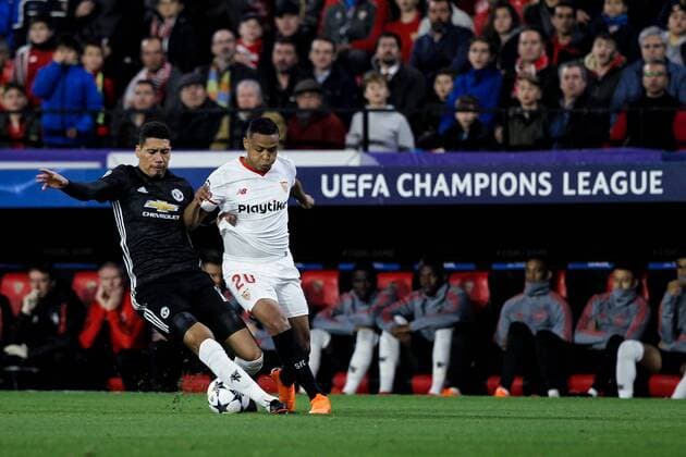 21st February 2018, Ramon Sanchez Pizjuan, Seville, Spain; UEFA Champions League football, round of 16, 1st leg, Sevilla versus Manchester United ManU Luis Muriel (Sevilla) tackled by Chris Smalling (Manchester United)  ActionPlus11991050