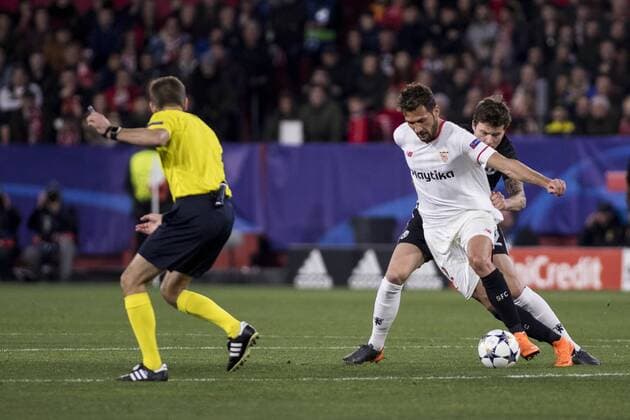 February 21, 2018 - Seville, Spain - FRANCO VAZQUEZ of Sevilla (L ) vies for the ball with NEMANJA MATIC of Manchester (R ) during the UEFA Champions League Round of 16 (first leg) match between Sevilla FC and Manchester United ManU at Estadio Ramon Sanchez Pizjuan Soccer 2018 - Sevilla FC vs Manchester United - ZUMAa142 20180221_zap_a142_012 Copyright: xDanielxGonzalezxAcunax