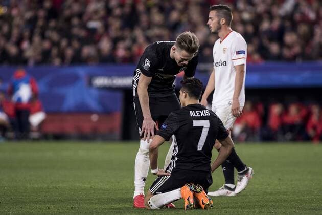 February 21, 2018 - Seville, Spain - ALEXIS SANCHEZ of Manchester (C ) laments after missing a chance at goal during the UEFA Champions League Round of 16 (first leg) match between Sevilla FC and Manchester United ManU at Estadio Ramon Sanchez Pizjuan Soccer 2018 - Sevilla FC vs Manchester United - ZUMAa142 20180221_zap_a142_013 Copyright: xDanielxGonzalezxAcunax