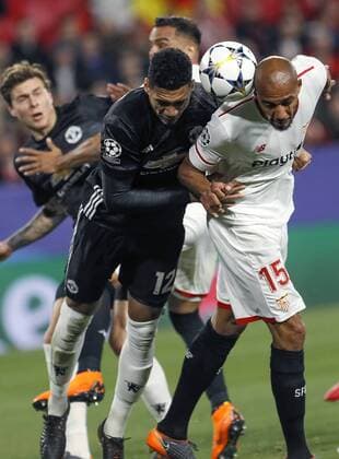 Sevilla s N Zonzi vies for the ball with Manchester United ManU s Smalling during the UEFA Champions League round of 16 match between Sevilla and Manchester United at the Sanchez Pizjuan stadium in Seville, Spain, 21 February 2018. Sevilla vs. Manchester United !ACHTUNG: NUR REDAKTIONELLE NUTZUNG!  Copyright: xJosexManuelxVidalx SEV012 20180221-636548502823260500