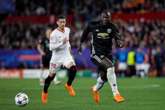 21st February 2018, Ramon Sanchez Pizjuan, Seville, Spain; UEFA Champions League football, round of 16, 1st leg, Sevilla versus Manchester United ManU Manchester United Romelu Lukaku runs forward during the match  ActionPlus11991218