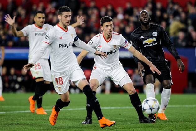21st February 2018, Ramon Sanchez Pizjuan, Seville, Spain; UEFA Champions League football, round of 16, 1st leg, Sevilla versus Manchester United ManU Sevilla players Escudero and Clement Lenglet protect the ball from Romelu Lukaku  ActionPlus11991219