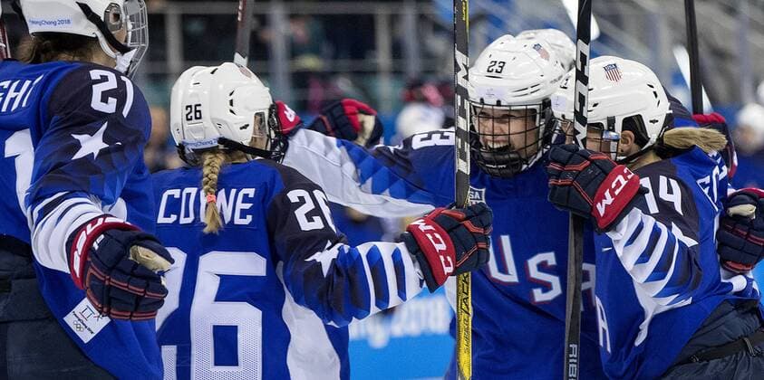 PyeongChang 2018, Eishockey, USA - Kanada, Finale Damen February 22, 2018 - Pyeongchang, KOR - The United States Hilary Knight (21) celebrates with teammates after scoring a power play goal in the first period against Canada in the Gold Medal game on Thursday, Feb. 22, 2018, at South Korea s Gangneung Hockey Centre during the Pyeongchang Winter Olympics. Women s Gold Medal Hockey Game, USA vs. Canada - ZUMAm67_ 20180222_zaf_m67_011 Copyright: xCarlosxGonzalezx