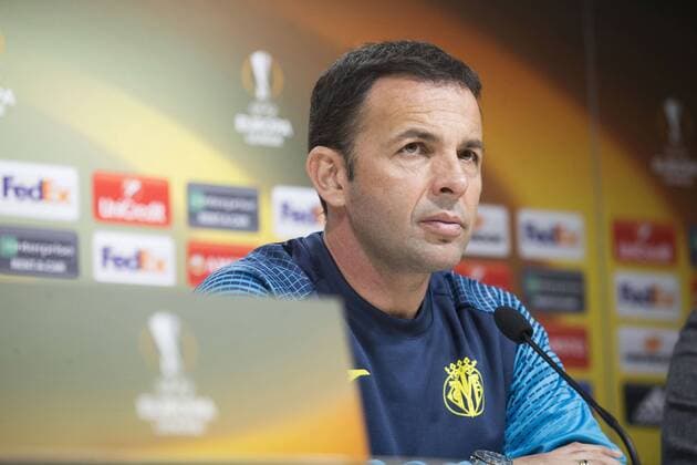 Entrenamiento del Villarreal. En la imagen, Trigueros y Calleja en rueda de prensa. Villarreal training session. In this picture, Trigueros and Calleja at press conference PK Pressekonferenz 