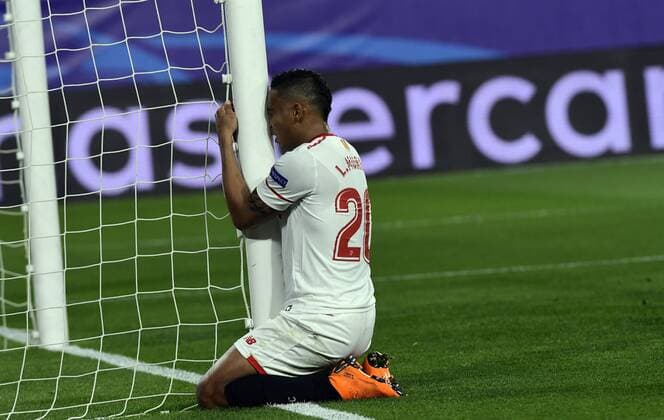 Bilder des Tages - SPORT Partido de ida de octavos de la Liga de Campeones entre el Sevilla y el Manchester United ManU en el Pizjuan. En la imagen, Muriel decepcionado. First leg of 1 8 Champions League match between Sevilla and Manchester United. In this picture, Muriel dejected. 
