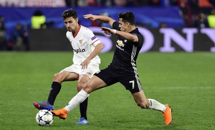 Partido de ida de octavos de la Liga de Campeones entre el Sevilla y el Manchester United ManU en el Pizjuan. En la imagen, Navas y Alexis. First leg of 1 8 Champions League match between Sevilla and Manchester United. In this picture, Navas and Alexis. 