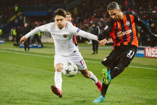 February 22, 2018 - Kharkov, Ukraine - Cengiz ooender (17, Roma) in action against Marlos (11, Shakhtar) during match of the Eight-Finals finals of the Champions League between FC Shakhtar and Roma at Metalist Stadium in Kharkov. Ukraine, Wednesday, February 21, 2018. Shakhtar Donetsk v AS Roma - UEFA Champions League Round of 16: First Leg  - ZUMAn230 20180222_zaa_n230_002 Copyright: xPavloxPakhomenkox